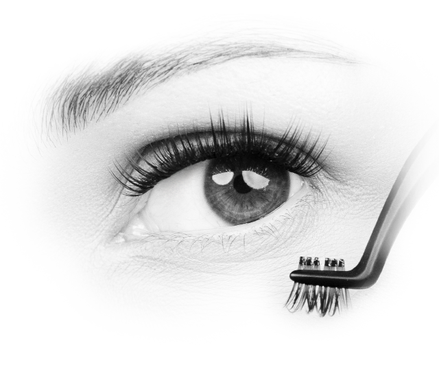 Kobieta używająca aplikatora Nanolash Pre-Glued Lash